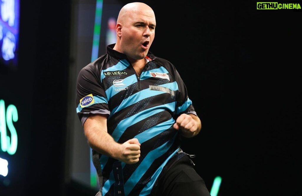 Rob Cross Instagram - Job done again ✅ Big day ahead and feeling fresh. Thanks for the brilliant support tonight. ⚡️ @targetdarts @NamosSolutions @pwrbyfluidity @scott_rbs 📸 @_taylorlanningphotography_