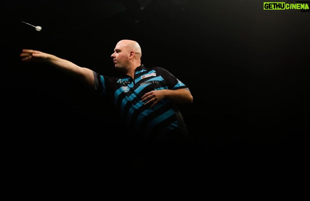 Rob Cross Instagram - Job done again ✅ Big day ahead and feeling fresh. Thanks for the brilliant support tonight. ⚡️ @targetdarts @NamosSolutions @pwrbyfluidity @scott_rbs 📸 @_taylorlanningphotography_