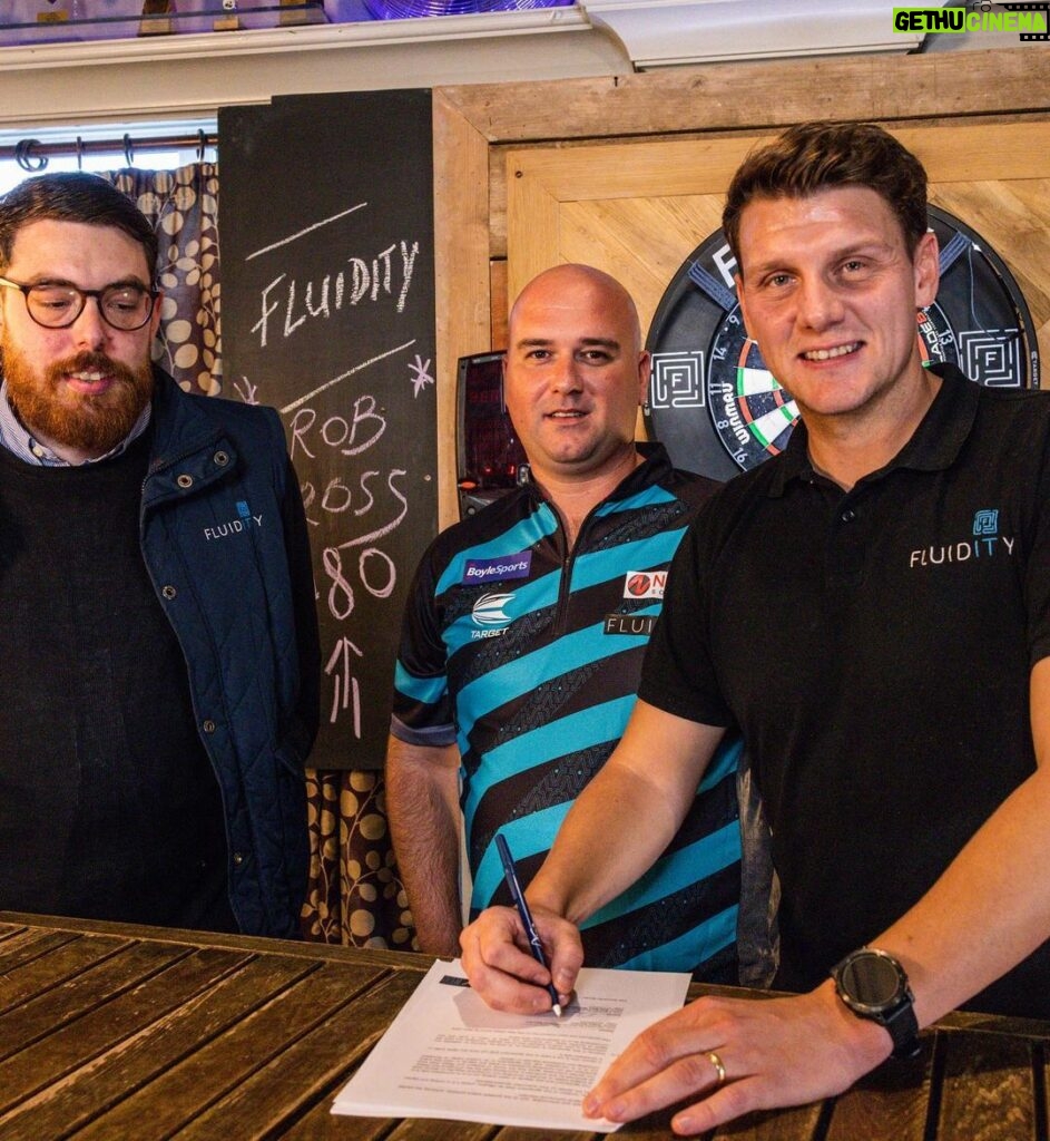 Rob Cross Instagram - 𝘼 𝙣𝙚𝙬 𝙚𝙧𝙖 𝙬𝙞𝙩𝙝 𝙁𝙇𝙐𝙄𝘿𝙄𝙏𝙔…⚡️ I am very proud to welcome this brilliant company to the Rob Cross team. It’s exciting to form what will be a very successful partnership with @pwrbyfluidity. 🔗fluidity.uk.com Here we go!