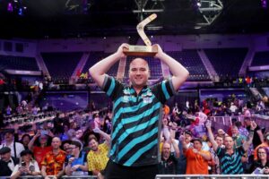 Rob Cross Instagram - Absolutely over the moon to take back-to-back titles in the WSOD. I’ve loved my time in Australia and New Zealand, I feel very grateful. Plus thanks to the crowd for amazing support! 🇦🇺🇳🇿 ⚡️👏 
@targetdarts @NamosSolutions @jenningsbetinfo @scott_rbs