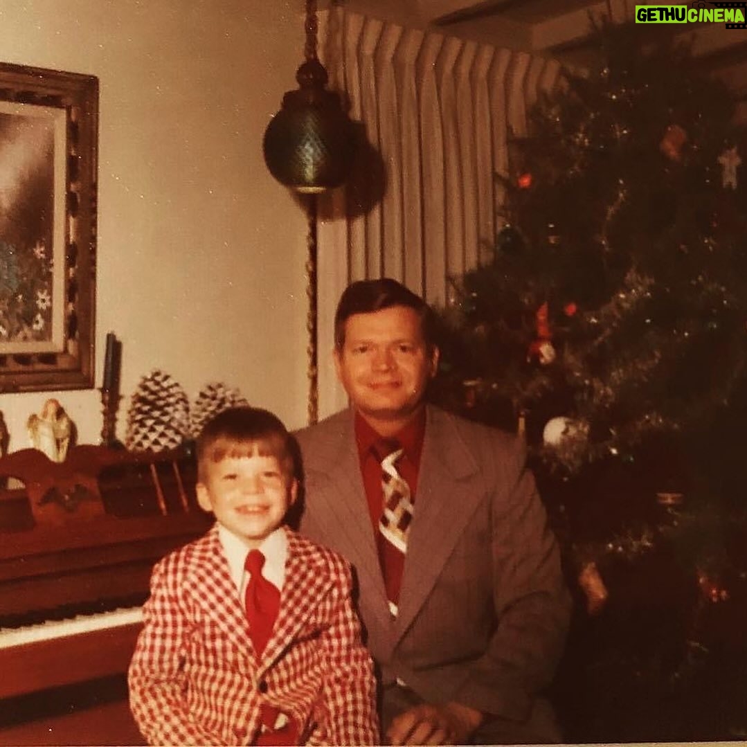 Rob Liefeld Instagram - Merry Christmas Eve! I always feel like a kid this time of year! 🎄🎄🎄