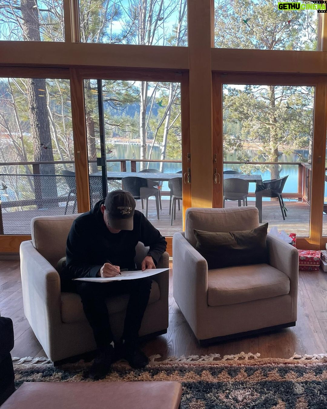 Rob Liefeld Instagram - On 123123, I share that I often draw on the road, France, the mountains, wherever, making comics is the my passion. Bringing these characters & these stories to life is an absolute privilege that I’ll never take for granted. Thank you to everyone and every outlet that has given support to my art.