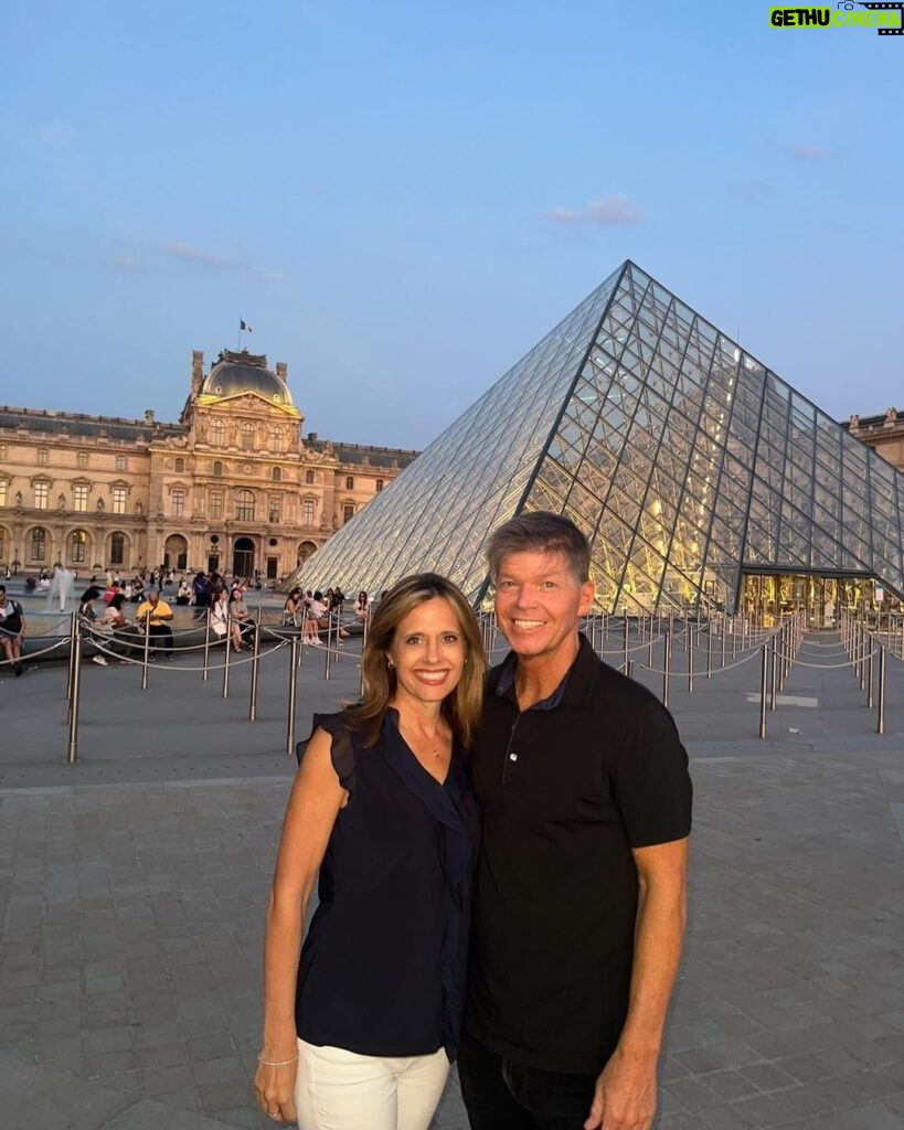 Rob Liefeld Instagram - 2023, What A Year pt. 1!! Whether it was being touristas in Paris, London & Provence or watching @chaseliefeld in tv shows & movies or at comic con panels ( hey, that’s my gig!) Going to great concerts with friends, and meeting @julespicturepalace, this was a spectacular year of incredible memories!
