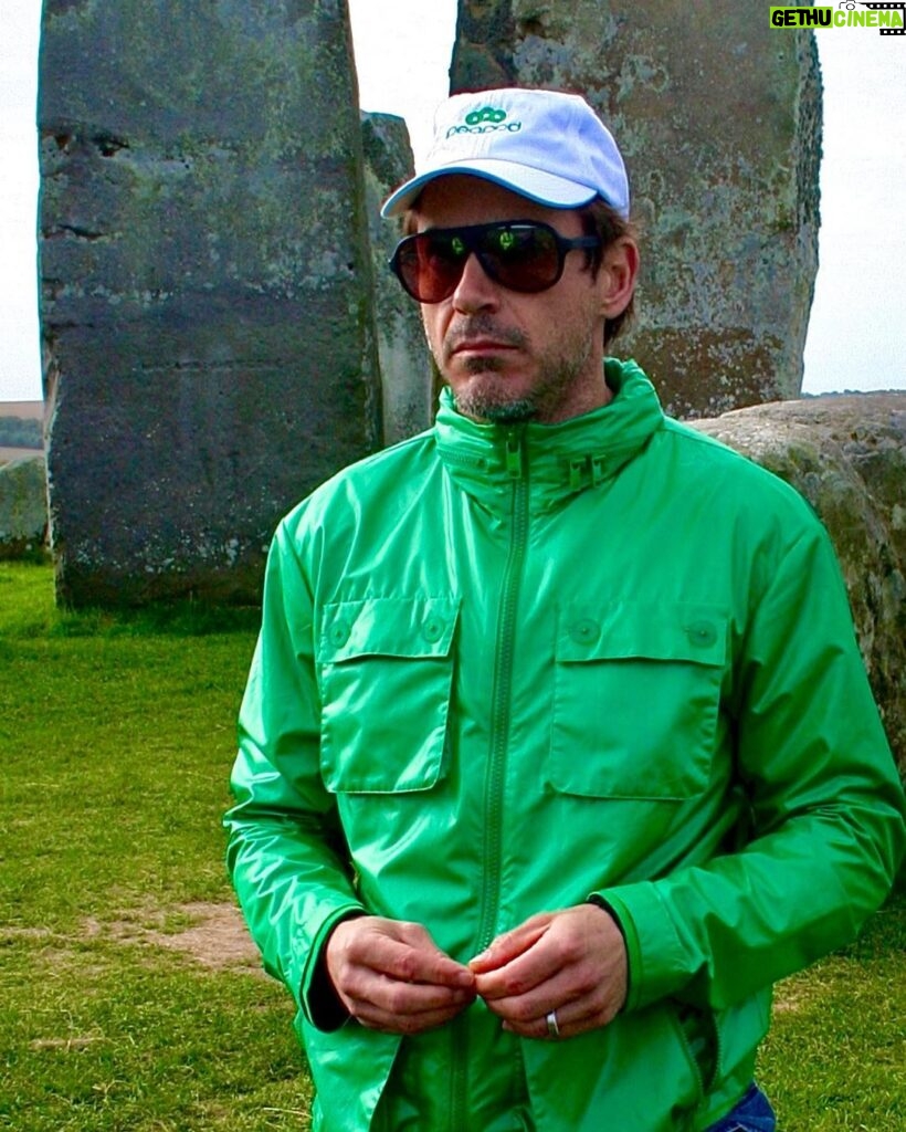 Robert Downey Jr. Instagram - Look, I definitely pass the ‘green test’ here in this #throwback. A celebratory #HappyStPatricksDay to all my brothers, sisters and lovers of all things #green!🍀💚♻️ I’m looking at you @markruffalo 💚 📸: @jimmy_rich Stonehenge, England