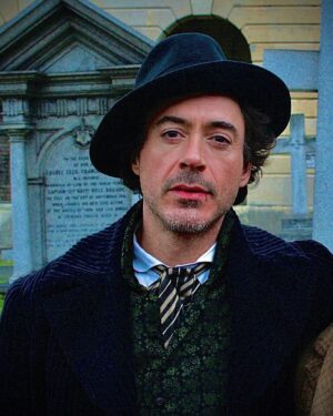 Robert Downey Jr. Instagram - Was feeling keenly perceptive, might solve some mysteries later... #idk #sherlockholmes #flashback #throwback #2008 #london #uk #bts @wbpictures (📸 @jimmy_rich )