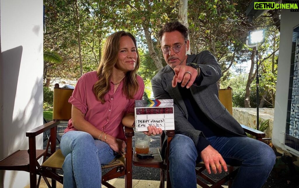 Robert Downey Jr. Instagram - Had a safely distanced blast today with the Mrs / executive producer of @perrymasonhbo ... #epk #electronicpresskit #perrymason #hbo #sunday #evening #hair @davynewkirk ( 📸 @jimmy_rich ) #teamdowney
