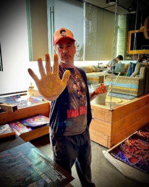 Robert Downey Jr. Instagram - Pulling the old #repulsors out of #retirement for a #good cause... @portmacquariekoalahospital @cobargowildlifesanctuary @awardsfocus #support @australia #Australian #relief (📸 @jimmy_rich ) @vanhalen #vanhalen #natemerritt #jimmyrich #hat