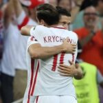 Robert Lewandowski Instagram - Krycha @grzegorz.krychowiak Dodawałeś kadrze stylu, bez wątpienia. Twoje sto występów w kadrze nie było przypadkowe jak nasze spotkanie w Świątyni Buddyjskiej w Pekinie. Możesz być dumny ze swojej drogi i pięknych chwil w tej najpiękniejszej koszulce z orłem na piersi! You added style to the team, no doubt about it. Your hundred matches with the National Team, were not accidental, like our meeting at the Buddhist Temple in Beijing. You can be proud of your journey and beautiful moments in the most beautiful National Team jersey!