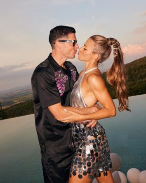Robert Lewandowski Instagram - Happy Birthday to my lovely wife and the mother of our children. You are the love of my life, and I’m very lucky to have you by my side ❤️
Happy Birthday my dear @annalewandowska
