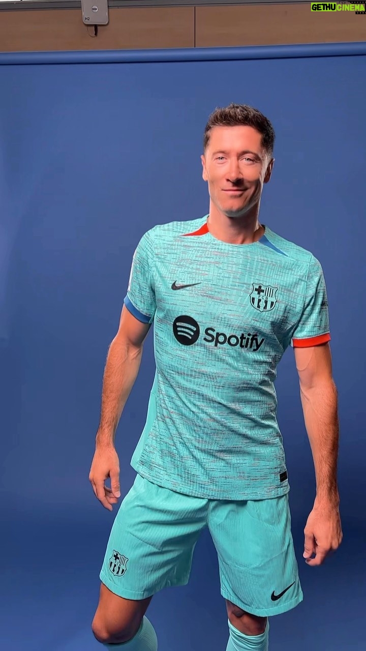 Robert Lewandowski Instagram - Lewy’s moves look even better in the third kit 😍🕺