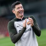 Robert Lewandowski Instagram - Tomorrow, match day 💪🏻 Mañana, día de partido💪🏻 @fcbarcelona