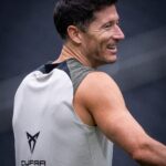 Robert Lewandowski Instagram – Getting ready 💪🏻
@fcbarcelona