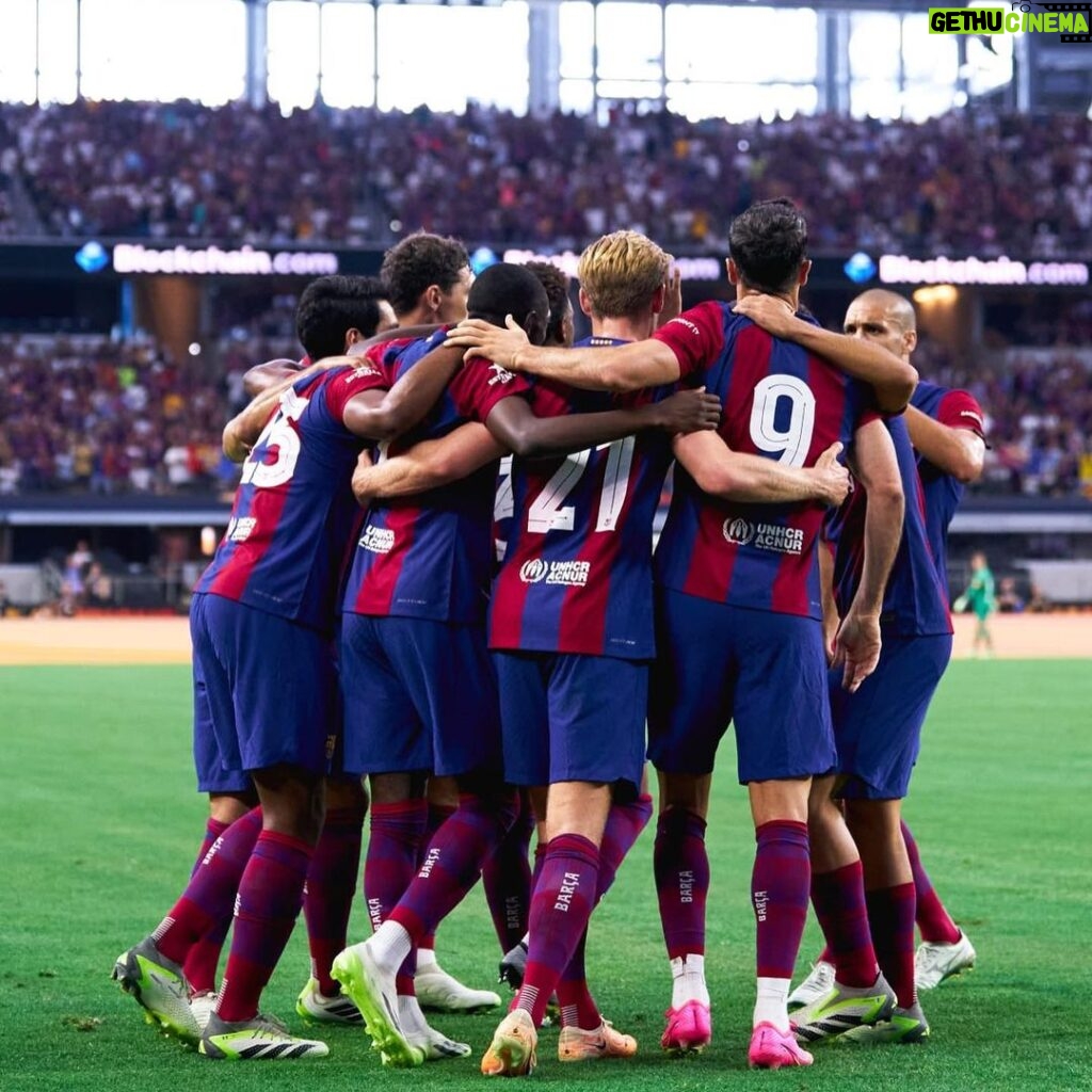 Robert Lewandowski Instagram - First El Clasico of the season ⚽️⚽️⚽️ @fcbarcelona