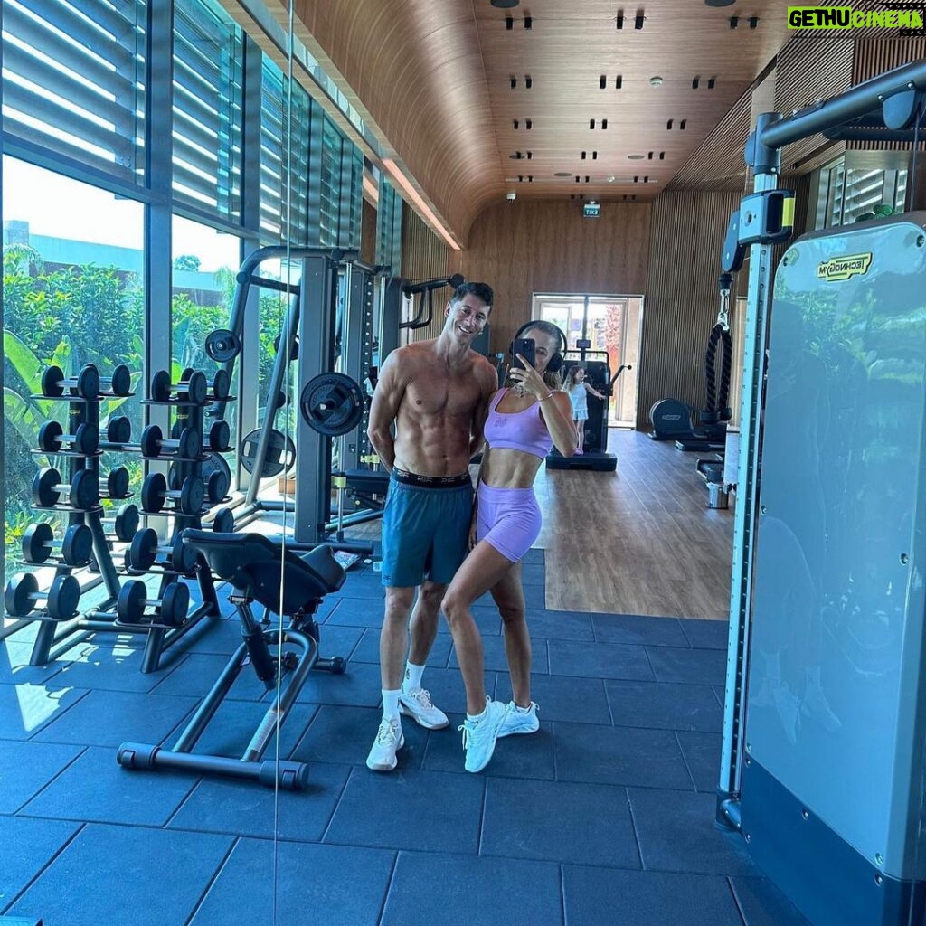 Robert Lewandowski Instagram - Best gym partner 🏋🏻🖤 @annalewandowska