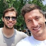 Robert Lewandowski Instagram - Krycha @grzegorz.krychowiak Dodawałeś kadrze stylu, bez wątpienia. Twoje sto występów w kadrze nie było przypadkowe jak nasze spotkanie w Świątyni Buddyjskiej w Pekinie. Możesz być dumny ze swojej drogi i pięknych chwil w tej najpiękniejszej koszulce z orłem na piersi! You added style to the team, no doubt about it. Your hundred matches with the National Team, were not accidental, like our meeting at the Buddhist Temple in Beijing. You can be proud of your journey and beautiful moments in the most beautiful National Team jersey!