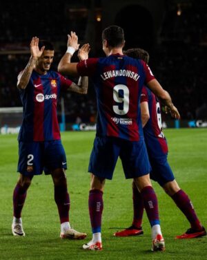 Robert Lewandowski Instagram - Teamwork ➡️ 3 points for us!
@fcbarcelona