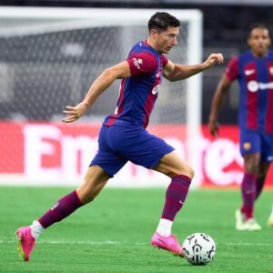 Robert Lewandowski Instagram - First El Clasico of the season ⚽️⚽️⚽️

@fcbarcelona