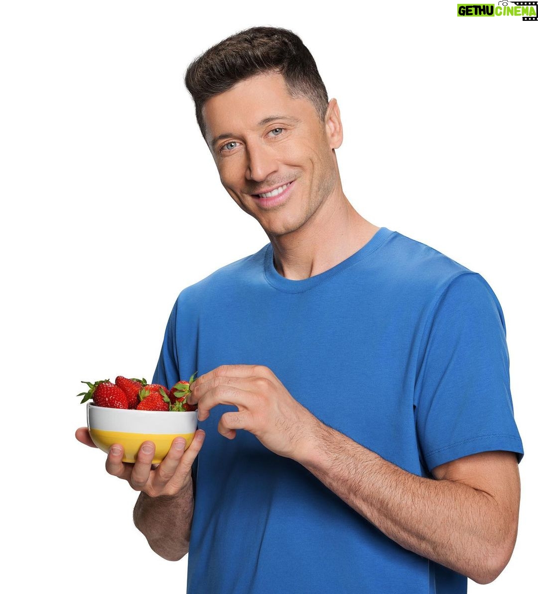 Robert Lewandowski Instagram - Jak poprawić kondycję, zadbać o samopoczucie i zacząć się lepiej odżywiać? Najprościej małymi krokami. A jeśli szukacie konkretów, to Lidl razem z ekspertami przygotowali dla Was coś specjalnego. Szczegóły na www.lidl.pl/zadbajmyosiebie @lidlpolska #LidlPolska #zadbajmyosiebie #reklama