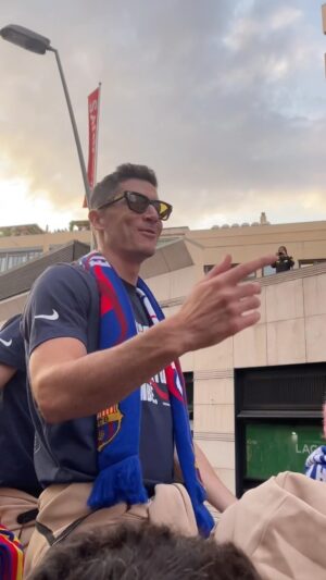 Robert Lewandowski Instagram - and that culers, is how Lewy’s first season at Barça went ❤️