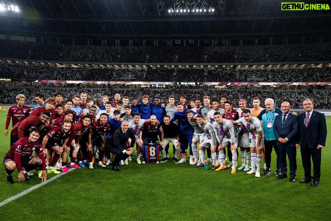 Robert Lewandowski Instagram - Thank you for your hospitality Japan! Unforgettable experience! @fcbarcelona