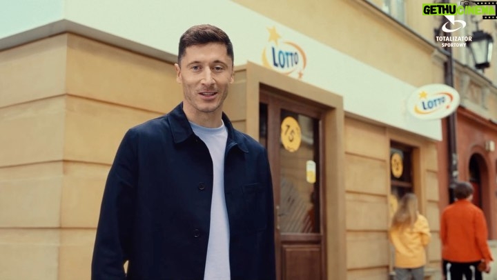Robert Lewandowski Instagram - Do 5 czerwca możecie zgłaszać swoje pomysły na wsparcie obiektów sportowych i kulturalnych w całej Polsce. ⚽️ 🎭 To WY możecie zdecydować, co pojawi się w Waszej okolicy 🤝 Wypełnijcie formularz na www.gramywygrywamy.pl #WygrywamyRazem #WYgrywamyZaczynaSięOdWY #GramyWygrywamy #reklama