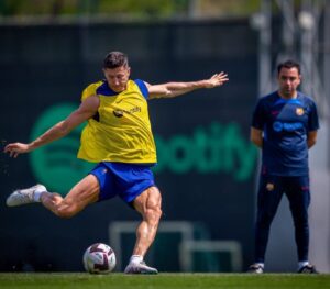 Robert Lewandowski Instagram - My kind of Saturday 😎 
@fcbarcelona