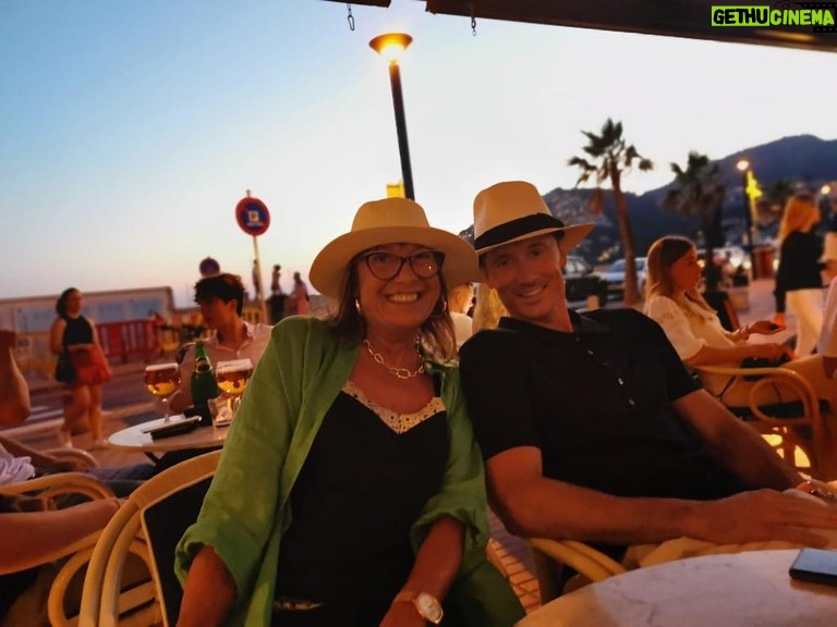 Robert Lewandowski Instagram - Mama, Mom, Mommy, Mother, Superwoman! Happy Mother's Day to all the moms out there!🌷 Mom, your love and guidance have made me who I am today.💜 Dziekuję za wszystko Mamo. Happy Mother’s Day to my beautiful wife @annalewandowska Our family is my greatest joy. You are the most amazing Mother to our daughters💜 Thank you.
