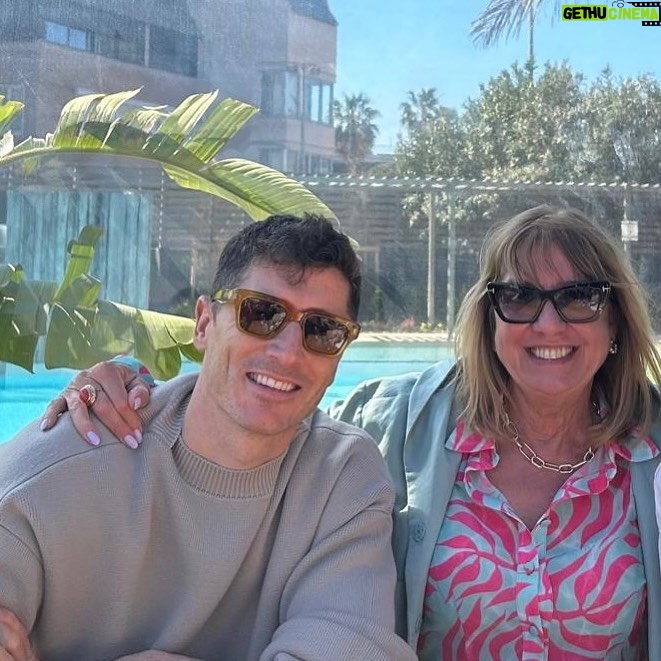 Robert Lewandowski Instagram - Happy birthday Mom! Thank you for your unconditional love, endless patience, guidance and support. Love you ❤️