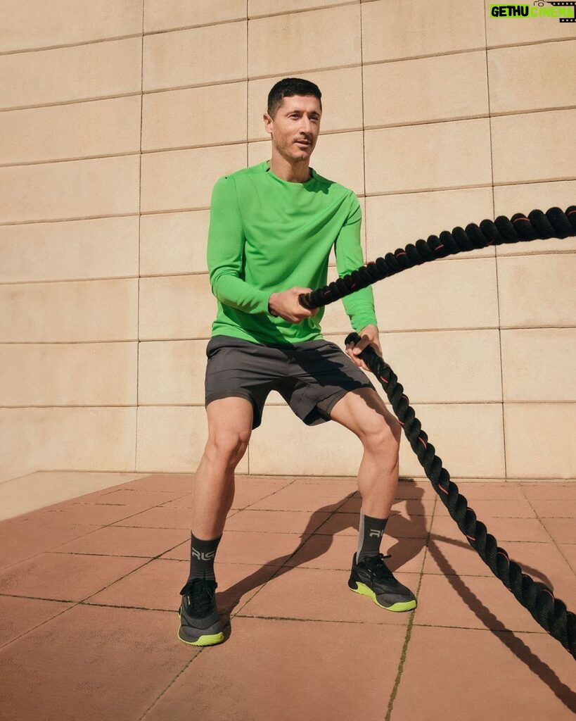 Robert Lewandowski Instagram - Looking for workout shoes made for functional fitness and strength training? 🏋Check out @4f_official 👌 #4F #4FxRL9 #paidpartnership