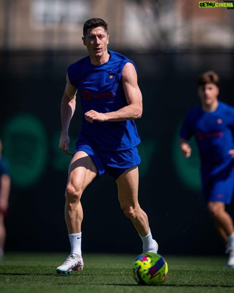 Robert Lewandowski Instagram - Training time ⚽️ @fcbarcelona