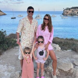 Robert Lewandowski Instagram - @annalewandowska I love you more each day, the past ten years that I have spent with you have been the best time of my life. Today is a celebration of our love. Thank you for being by my side, always. My life is complete with you. 
Happy 10th anniversary ❤️