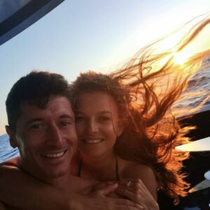 Robert Lewandowski Instagram - @annalewandowska I love you more each day, the past ten years that I have spent with you have been the best time of my life. Today is a celebration of our love. Thank you for being by my side, always. My life is complete with you. 
Happy 10th anniversary ❤️
