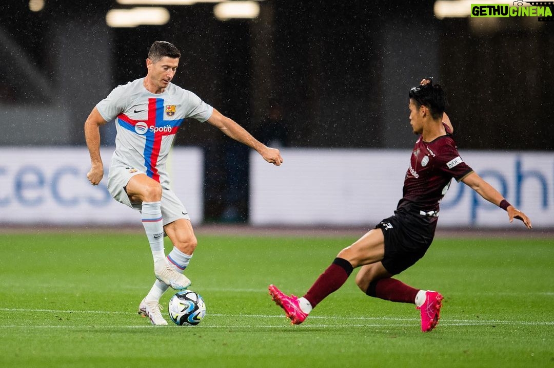 Robert Lewandowski Instagram - Thank you for your hospitality Japan! Unforgettable experience! @fcbarcelona