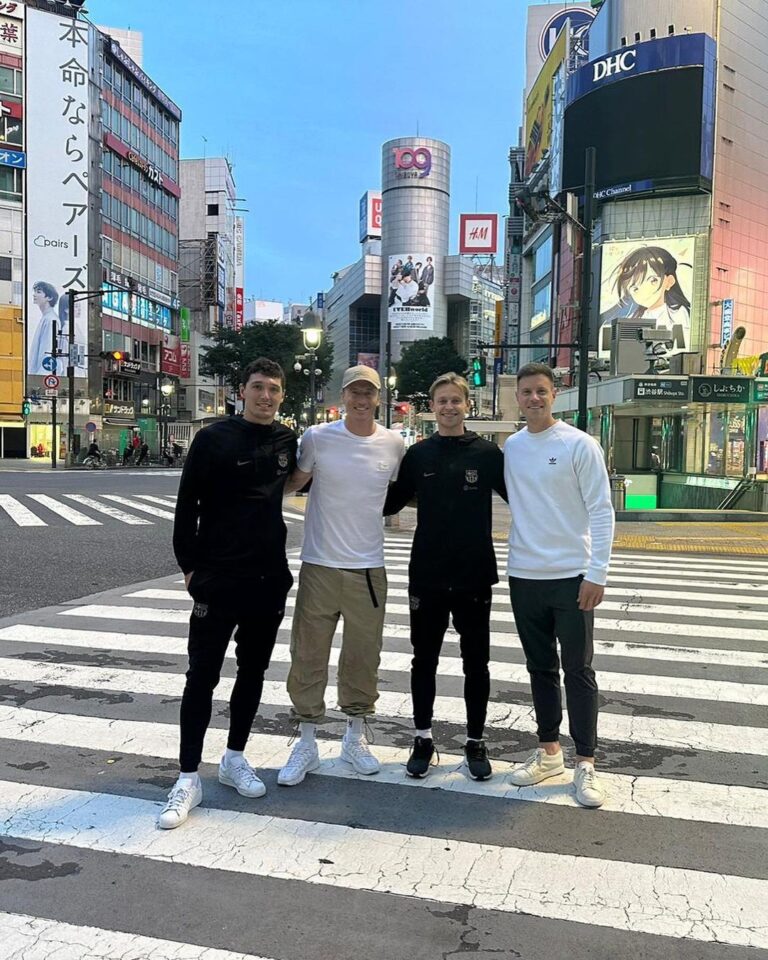 Robert Lewandowski Instagram - Early morning stroll around Tokyo 🇯🇵 @fcbarcelona