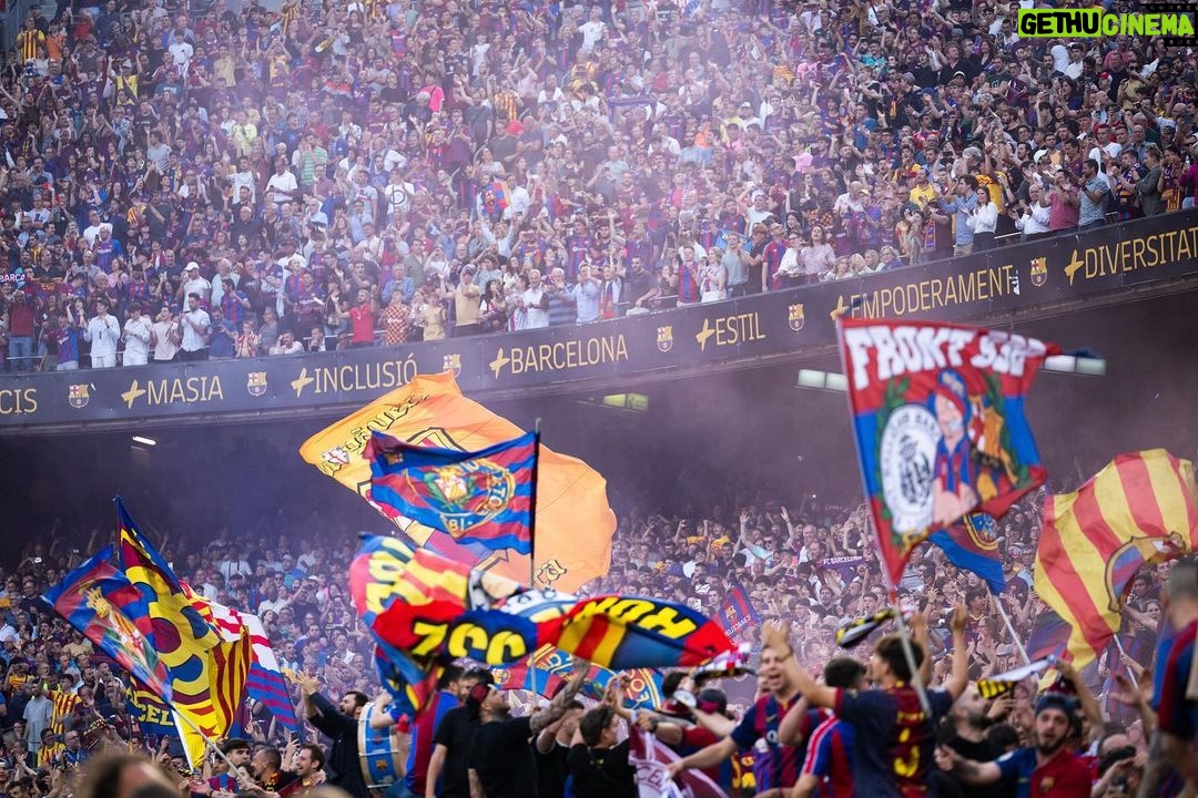 Robert Lewandowski Instagram - Last game at home. Culers 💙❤️ @fcbarcelona