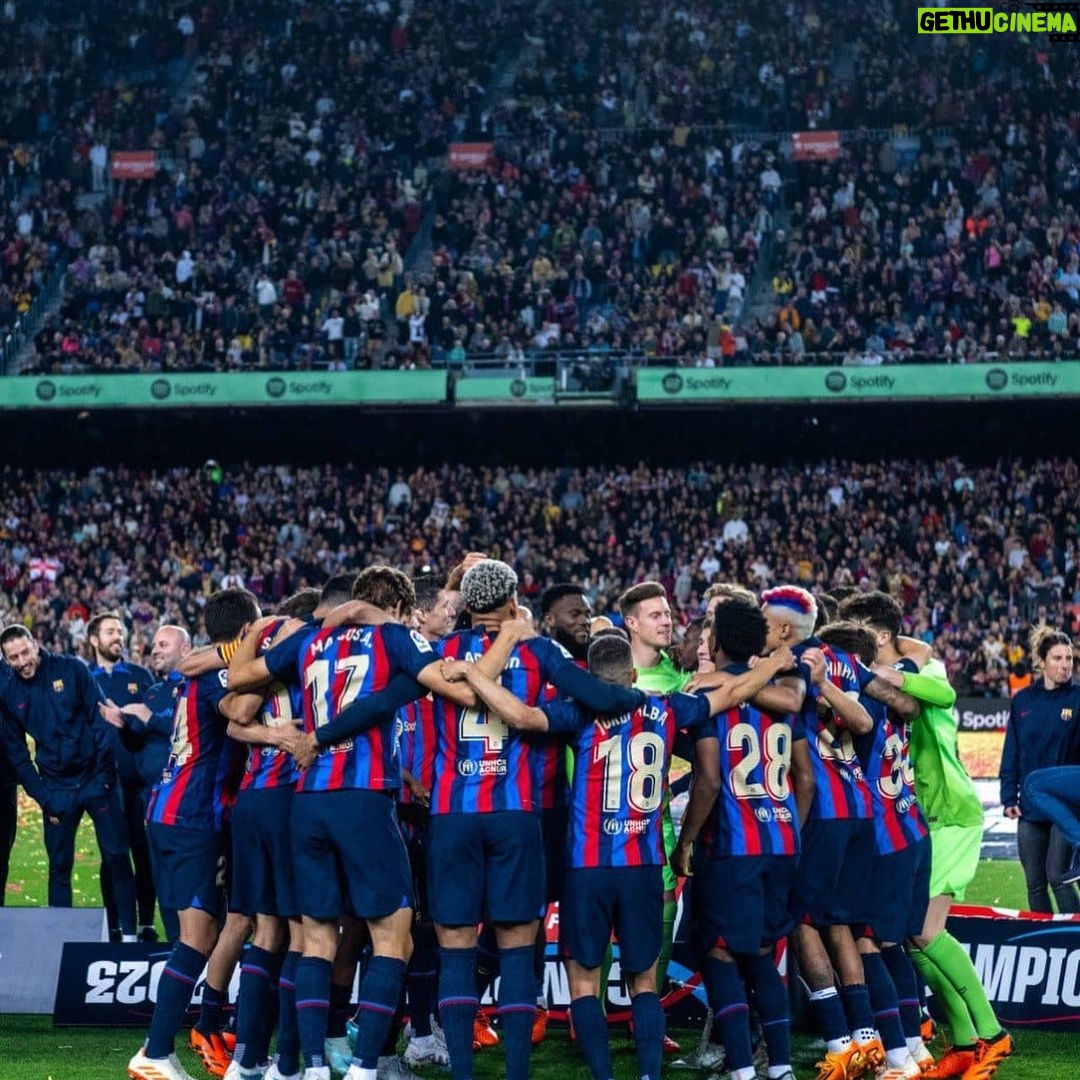 Robert Lewandowski - 1.3 Million Likes - Champions! 🏆
@fcbarcelona