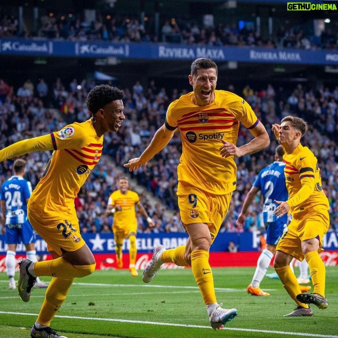 Robert Lewandowski - 1.8 Million Likes - We did it!!! Wow, what a great feeling! I am very happy the LaLiga title is ours 🔵🔴
Gràcies Culers! Gràcies Barça!
@fcbarcelona
#laliga