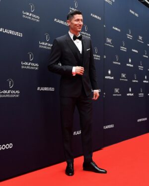 Robert Lewandowski Instagram - This evening, I had a great honour to present The Laureus World Sports Award in Sport for Good category. 
Let’s keep in mind Nelson Mandela words „Sport can create hope” 
Congratulations TEAM UP! You are doing an amazing work!
@laureussport 
#laureus23