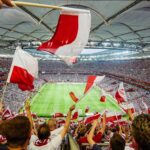 Robert Lewandowski Instagram - W niedzielę wszystko będzie zależało od nas, nie tylko na boisku. Każdy głos ma znaczenie. Każdy jest równie ważny. #Wybory2023 A wieczorem całym sercem wspierajmy Reprezentację Polski! 🇵🇱