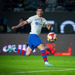 Robert Lewandowski Instagram - To the final we go 🔥

Estamos en la final🔥

@fcbarcelona