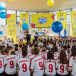 Robert Lewandowski Instagram - Coż to było za spotkanie! Szkoły Pełne Talentów @lidlpolska To dzięki tej akcji razem spełniamy marzenia polskich uczniów oraz pomagamy im rozwinąć ich talenty! Trzymam za was kciuki– wierzę, że zdobędziecie to, o czym marzycie 💪🏻 @lidlpolska #szkolypelnetalentow #reklama