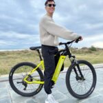 Robert Lewandowski Instagram - 🚴‍♂️ Embrace the Friday vibes with a bike ride. @sm_stormbikes #paidpartnership #reklama