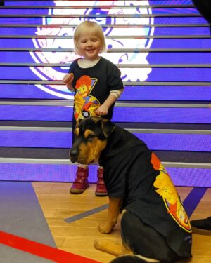 Robin Blase Instagram - Das @lootfuerdiewelt Merch ist wirklich für jeden geeignet! 
#lfdw6