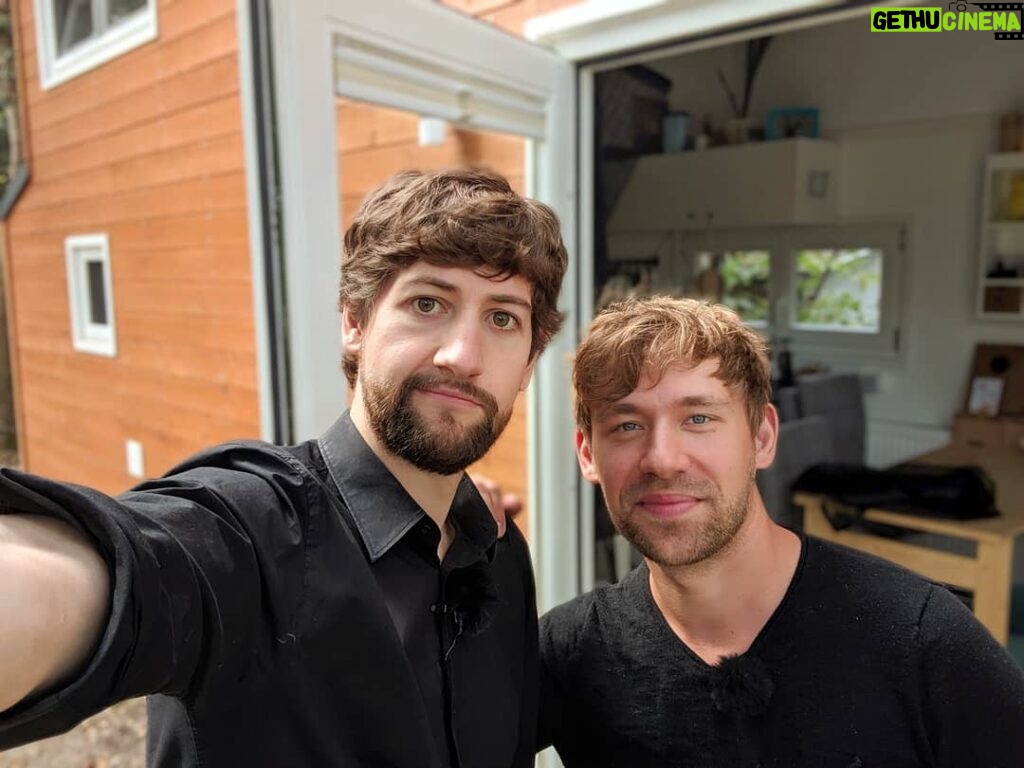 Robin Blase Instagram - Max Green ist ein YouTuber, der seit einem Jahr im #TinyHouse lebt. Für unser Tiny House Projekt mit Yello hab ich mir sein Haus angeguckt. Video ist in der Bio - finde das Thema sehr spannend & wichtig #unbezahlteWerbung
