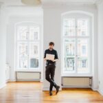 Robin Blase Instagram – #Werbung: Ich habe von @delldeutschland den neuen Dell XPS 13 mit dem neuen #IntelEvo Prozessor von @inteldeutschland bekommen und durfte damit sogar als Stockfoto Modell arbeiten! Hier seht ihr, wie ich in unserem völlig leeren Büro dank geringem Gewicht und langer Akkulaufzeit trotzdem als einer der Top CEOs Deutschlands arbeiten kann, und dabei verdammt gut aussehe (für ein Stockfoto Model). Falls euch interessiert, wieso wir ein komplett neues leeres Büro haben – die Roomtour gibt’s in der Story. Und mehr Infos zum Dell XPS in der Bio. #GetIntoIt #IntelPartner