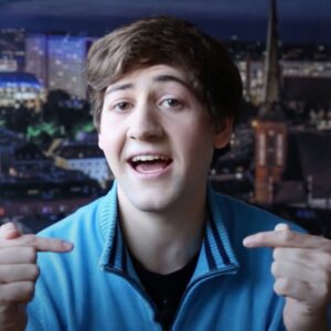 Robin Blase Instagram - Remember him? Feel old yet? 
Genau heute vor 15 Jahren habe ich meinen YouTube Account angelegt. Jetzt bin ich 30, es startet jetzt also bald der Punkt, an dem ich mehr als die Hälfte meines Lebens mit YouTube verbracht habe… 
Ich frag mich, wie es in 15 Jahren aussehen wird. Bei meinem Upload-Rhythmus hab ich bis dahin bestimmt mindestens 3 weitere Videos hochgeladen! Danke fürs zugucken!