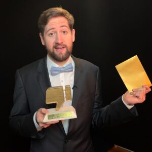 Robin Blase Instagram - Ich hab mich schick gemacht um den Dislike des Jahres zu vergeben. Sogar ganz vergoldet als echte Trophäe dieses Jahr! Der Anti-Webvideopreis ist zurück, zum 5. Jahr in Folge. Jetzt auf meinem YouTube Kanal - stimmt ab, wer die schlechtesten Videos 2021 gemacht hat. Link in der Bio!