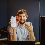 Robin Blase Instagram – Auf diesem Handy-Screen sieht man meine YouTube Einnahmen – wer sie sehen will, guckt das Video! In den letzten Monaten sind ein paar meiner Videos viral gegangen. Zahlreiche Reaction YouTuber haben darauf reagiert. Ich hab mal nachgerechnet, wie viele Views sie damit generiert haben. Spoiler: Teilweise mehr als doppelt so viel, als ich. Und vermutlich ein vielfaches an einnahmen, ohne einen Bruchteil der Kosten. Gibt es einen Kompromiss, wie wir das fairer gestalten können?
Link zu meinem neuen Video dazu in der Bio. #finanzen #einnahmen #geld
📸 @johannawittig