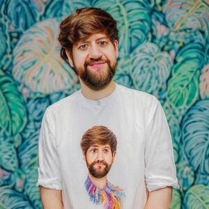 Robin Blase Instagram - #Werbung Ich habe 40€ für AI Avatare bezahlt. Die Zukunft ist hier. Ich bin wunderschön 🥰. Welcher Avatar ist euer Favorit?

Auch wenn die teilweise sehr gruselig und lustig aussehen: Ich bin fasziniert von der Technologie. Und davon, wie schnell das alles gerade geht.
Tatsächlich bin ich inzwischen davon überzeugt, dass nicht NFTs, Krypto oder das Metaverse die nächste technologische Revolution sein werden, sondern wie AI uns bei der Content-Erstellung unterstützt.
Zu AI hab ich noch kein Video gemacht, aber falls euch interessiert, warum ich bei Metaverse, NFTs und Krypto eher skeptisch bin, guckt euch mal meine Videos auf dem Kanal "UPGEKLÄRT - Was du in der Schule nicht lernst!" der @lvmversicherung  an.
Link in der Bio! 
#lvmversicherung #upgeklärt #wasduinderschulenichtlernst