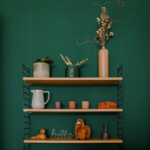 Robin Blase Instagram - Ich will euch meine Wohnung zeigen. In meinen Videos sieht man die nämlich manchmal, manchmal aber auch unser Studio, manchmal gemietete Locations. Das hat ein paar Leute verwirrt, die denken ich würde in der größten Wohnung der Welt leben 😅.
Deswegen: Das hier ist das Wohn- und Arbeitszimmer. Die restlichen Zimmer folgen! Interior Design Tipps bitte in die Kommentare :D Und bitte Chaos in meinem Schreibtisch ignorieren…
📸 @johannawittig